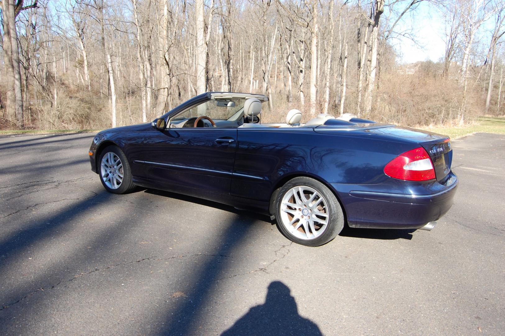 2009 Blue /Beige Mercedes-Benz CLK-Class (WDBTK56FX9T) with an 3.5 Liter engine, Automatic transmission, located at 6528 Lower York Road, New Hope, PA, 18938, (215) 862-9555, 40.358707, -74.977882 - 2009 Mercedes-Benz CLK 350 Convertible, low mileage, clean condition inside and out. 3.5 Liter V6 engine, automatic transmission, tilt wheel, cruise control, wood trim, 3 Master keys, dual heated power seats, windows, mirrors, central locking system, 19 " Alloy wheels, 4 good all season tires, AM/F - Photo#12